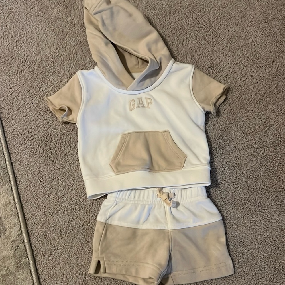 Baby Gap outfit short suit